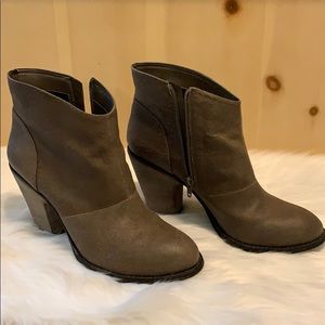 Jessica Simpson taupe leather heeled boots